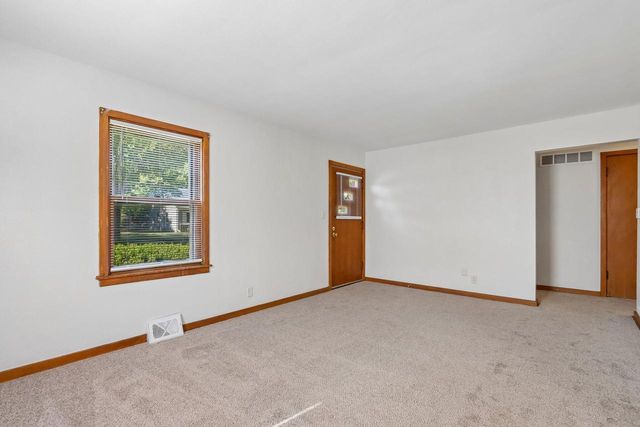 418 Harrison AVENUE, Waukesha, WI 53186