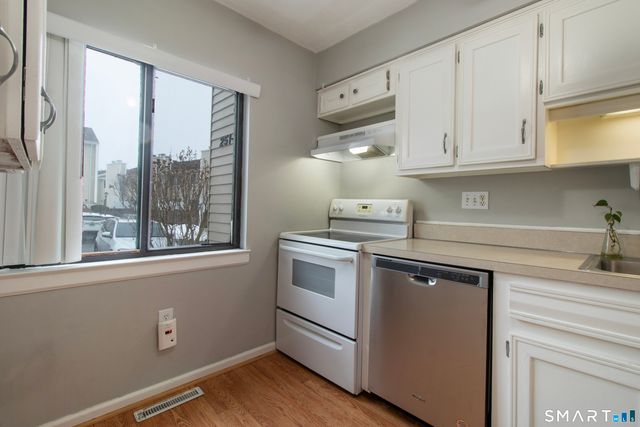 255 Monticello Drive 255, Branford, CT 06405