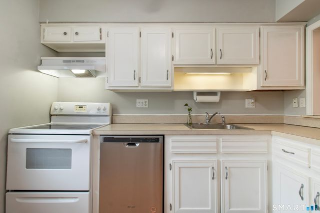 255 Monticello Drive 255, Branford, CT 06405