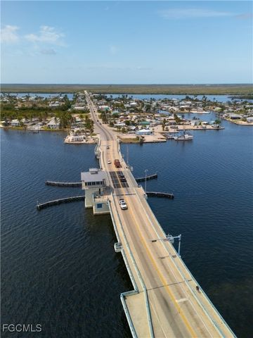 5500 Stringfellow RD, St James City, FL 33956