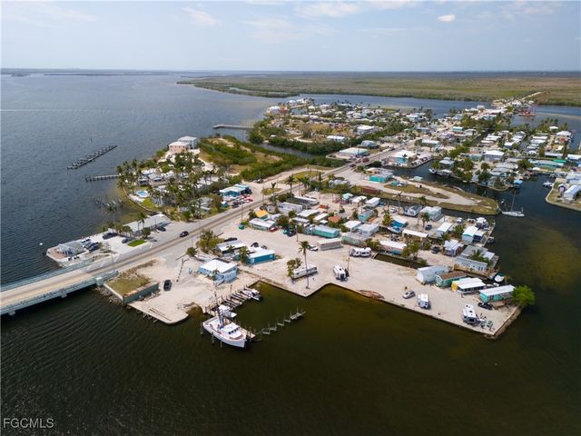 5500 Stringfellow RD, St James City, FL 33956