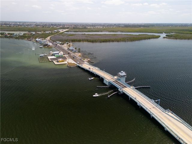 5500 Stringfellow RD, St James City, FL 33956