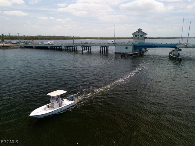 5500 Stringfellow RD, St James City, FL 33956