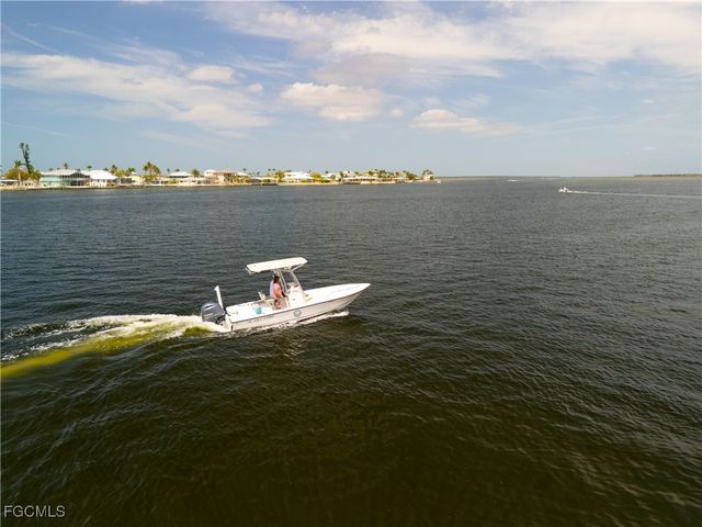 5500 Stringfellow RD, St James City, FL 33956