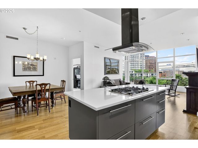 949 Nw OVERTON St 512, Portland, OR 97209