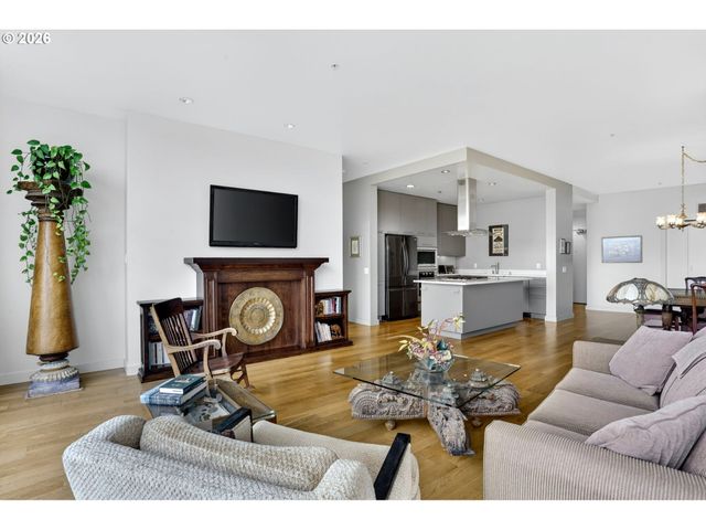 949 Nw OVERTON St 512, Portland, OR 97209