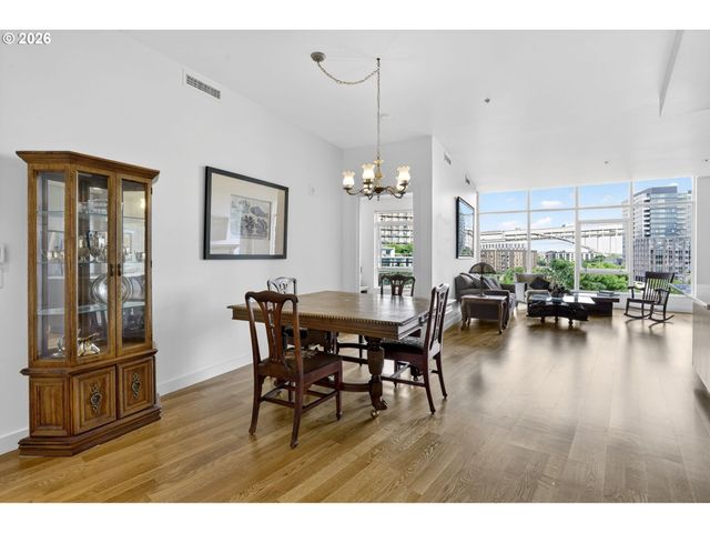 949 Nw OVERTON St 512, Portland, OR 97209