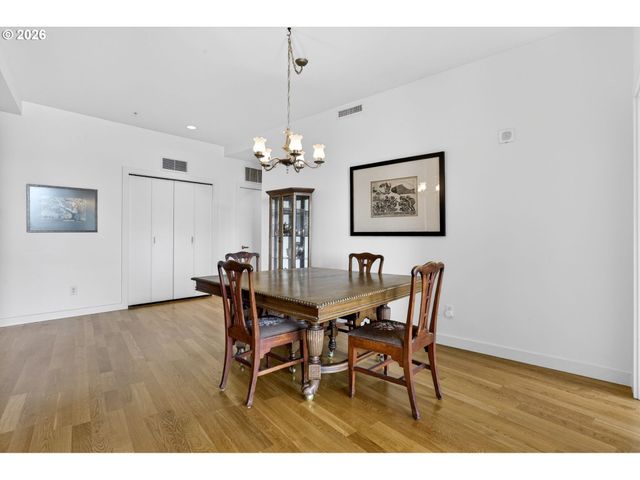 949 Nw OVERTON St 512, Portland, OR 97209