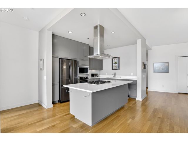 949 Nw OVERTON St 512, Portland, OR 97209