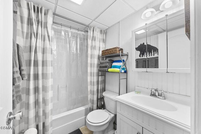 685 River Rd, Gatlinburg, TN 37738