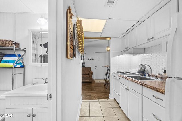 685 River Rd, Gatlinburg, TN 37738