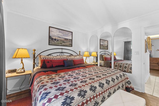 685 River Rd, Gatlinburg, TN 37738