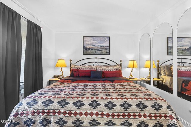 685 River Rd, Gatlinburg, TN 37738