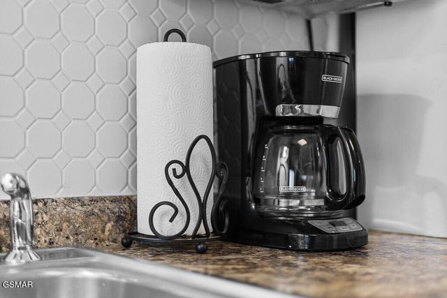 685 River Rd, Gatlinburg, TN 37738