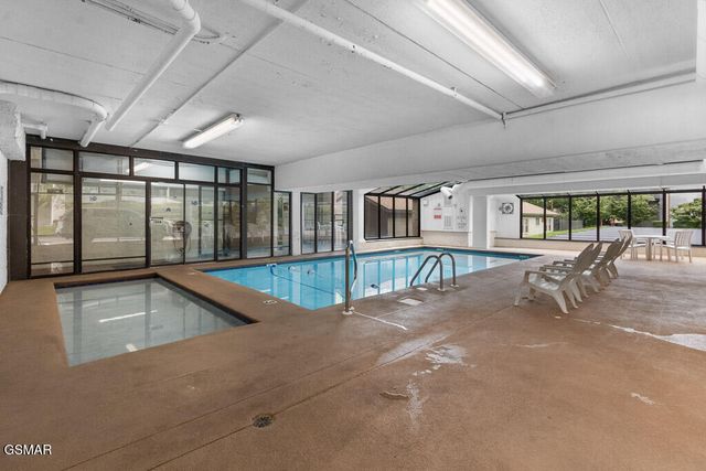 685 River Rd, Gatlinburg, TN 37738