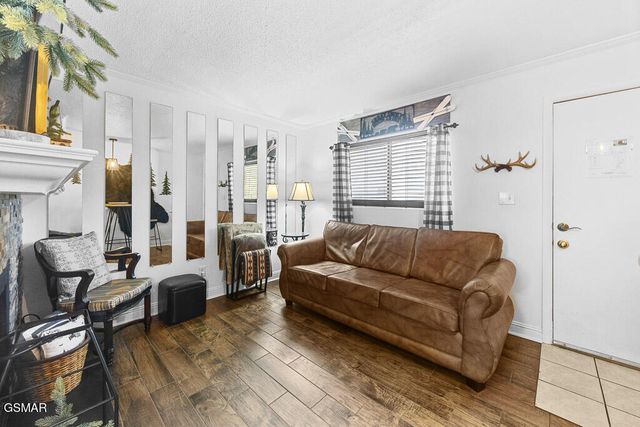 685 River Rd, Gatlinburg, TN 37738