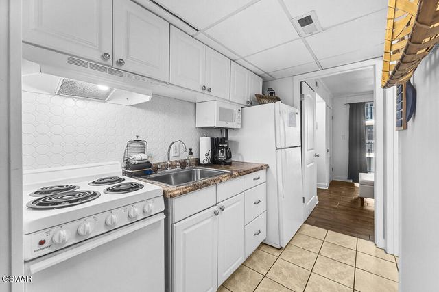 685 River Rd, Gatlinburg, TN 37738