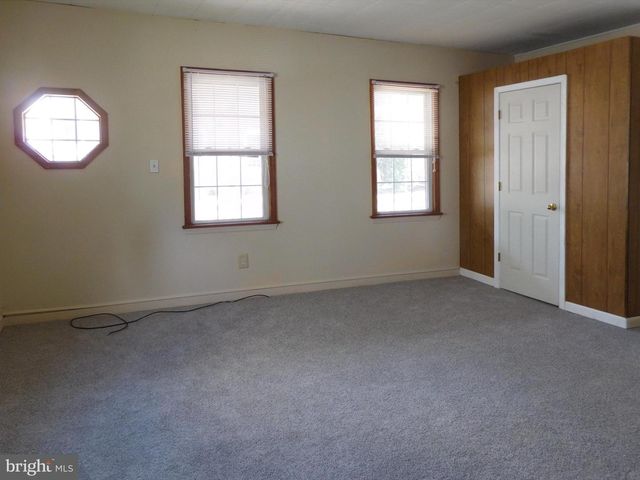 83 E 2ND ST E, Moorestown, NJ 08057