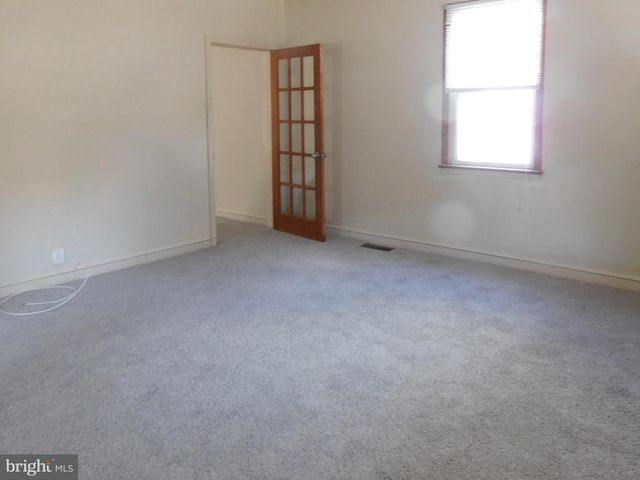 83 E 2ND ST E, Moorestown, NJ 08057