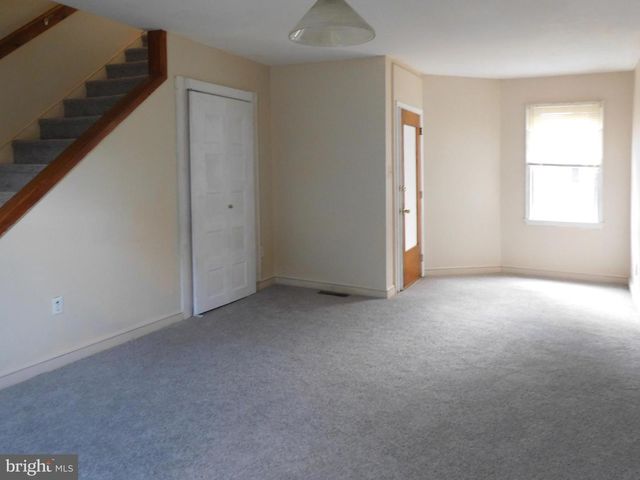 83 E 2ND ST E, Moorestown, NJ 08057