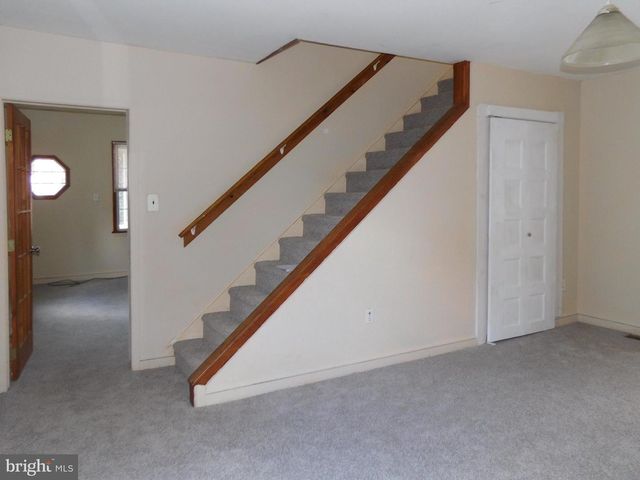 83 E 2ND ST E, Moorestown, NJ 08057
