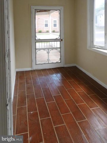 83 E 2ND ST E, Moorestown, NJ 08057