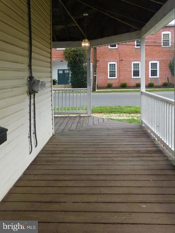 83 E 2ND ST E, Moorestown, NJ 08057