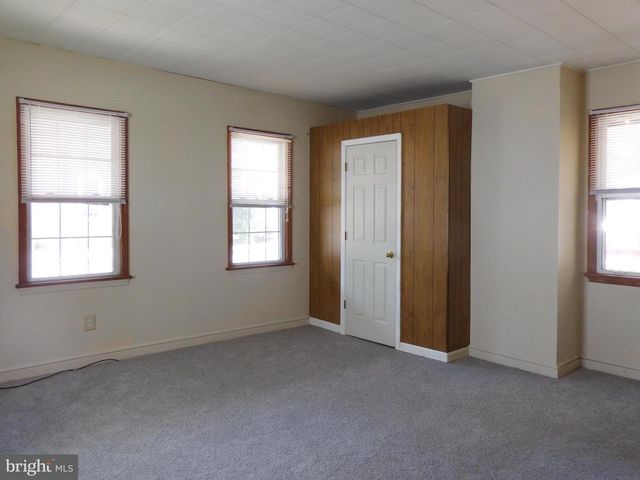 83 E 2ND ST E, Moorestown, NJ 08057