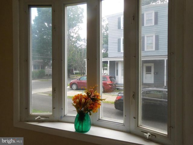83 E 2ND ST E, Moorestown, NJ 08057