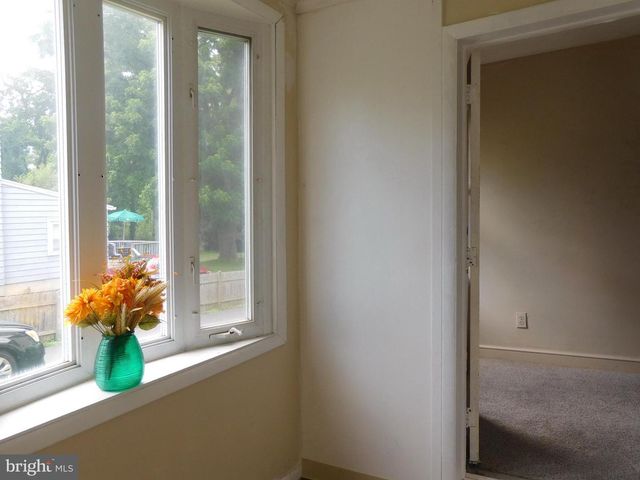 83 E 2ND ST E, Moorestown, NJ 08057
