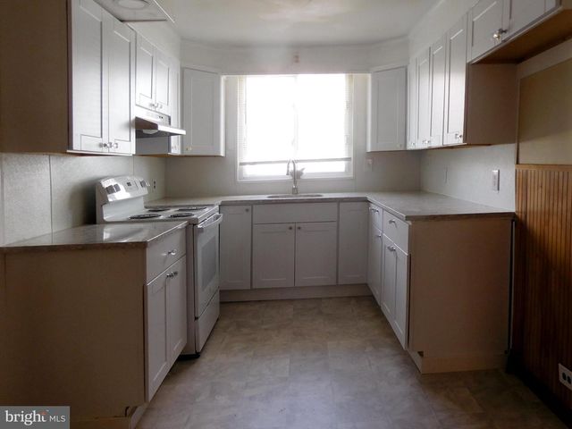 83 E 2ND ST E, Moorestown, NJ 08057