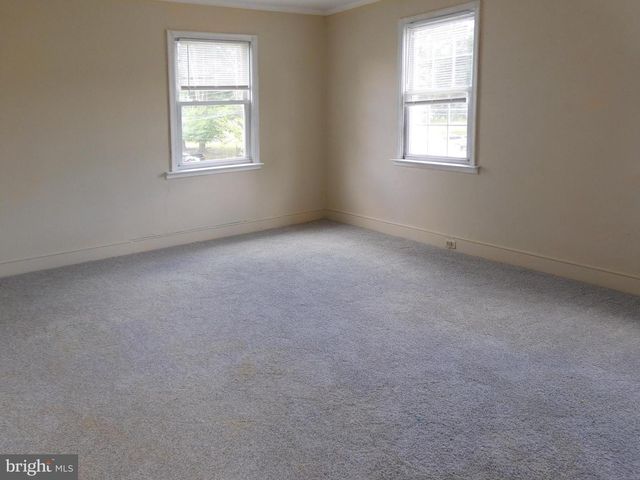 83 E 2ND ST E, Moorestown, NJ 08057