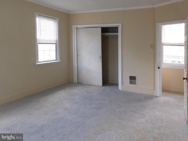 83 E 2ND ST E, Moorestown, NJ 08057