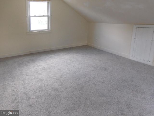 83 E 2ND ST E, Moorestown, NJ 08057