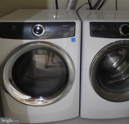 83 E 2ND ST E, Moorestown, NJ 08057
