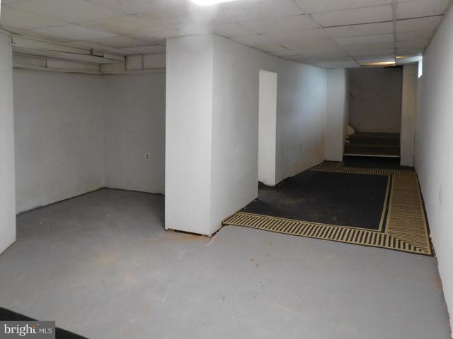 83 E 2ND ST E, Moorestown, NJ 08057