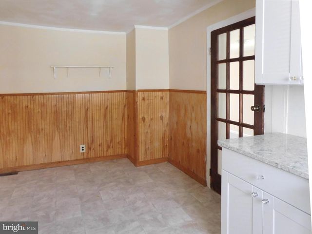 83 E 2ND ST E, Moorestown, NJ 08057