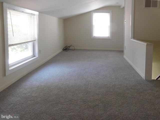 83 E 2ND ST E, Moorestown, NJ 08057