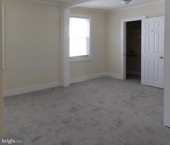 83 E 2ND ST E, Moorestown, NJ 08057