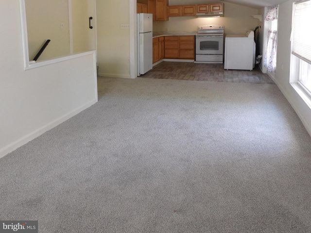 83 E 2ND ST E, Moorestown, NJ 08057