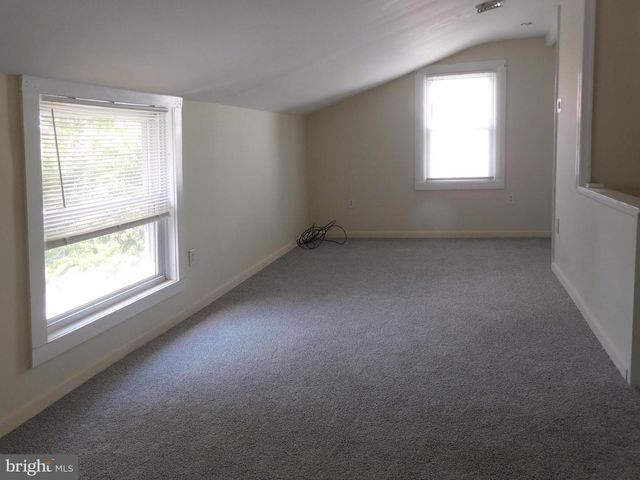 83 E 2ND ST E, Moorestown, NJ 08057