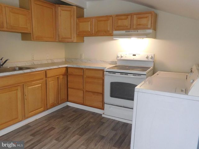 83 E 2ND ST E, Moorestown, NJ 08057