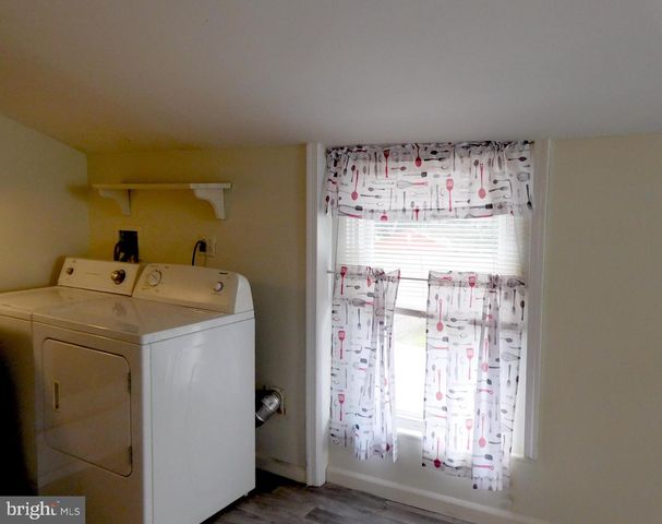 83 E 2ND ST E, Moorestown, NJ 08057