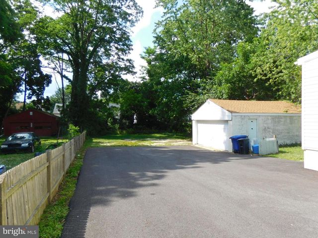 83 E 2ND ST E, Moorestown, NJ 08057
