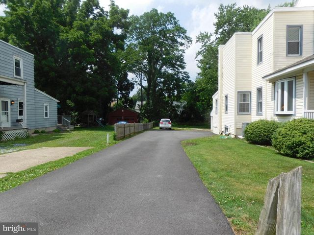 83 E 2ND ST E, Moorestown, NJ 08057