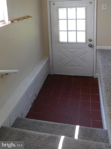 83 E 2ND ST E, Moorestown, NJ 08057