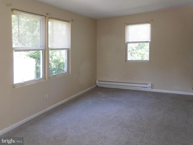 83 E 2ND ST E, Moorestown, NJ 08057