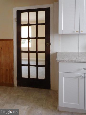 83 E 2ND ST E, Moorestown, NJ 08057