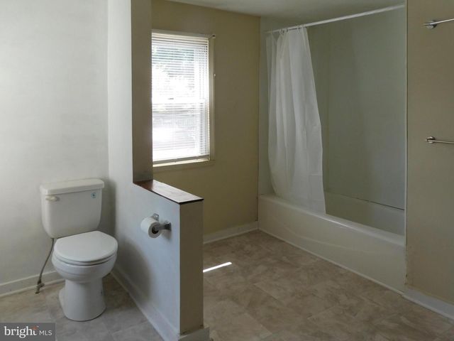83 E 2ND ST E, Moorestown, NJ 08057