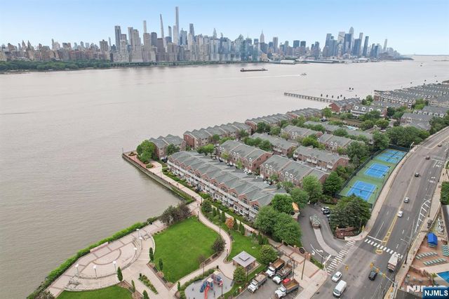 66 Lydia, Guttenberg, NJ 07093